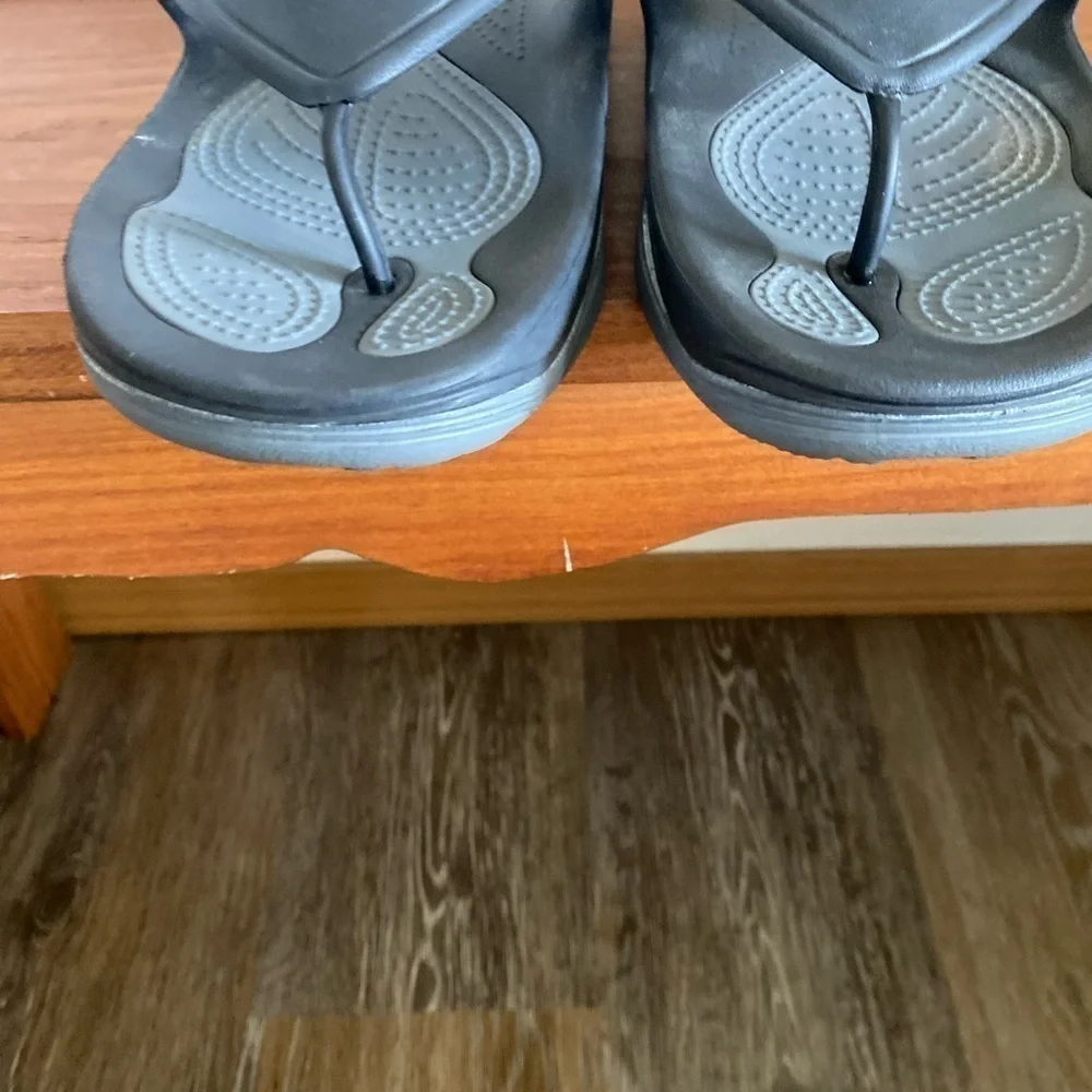 Crocs m8 w10 unisex grey two tone sandals